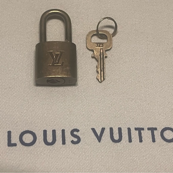Louis Vuitton Lock and Key #323 - Picture 4 of 5